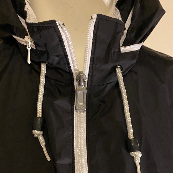 Nike Unisex Black and White Windbreaker 90’s Style Sz L (12-14) - Picture 4 of 13